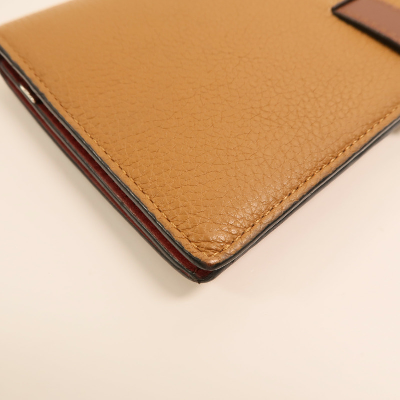 LOEWE 牛皮皮革Large Vertical Wallet銀扣長錢包-14