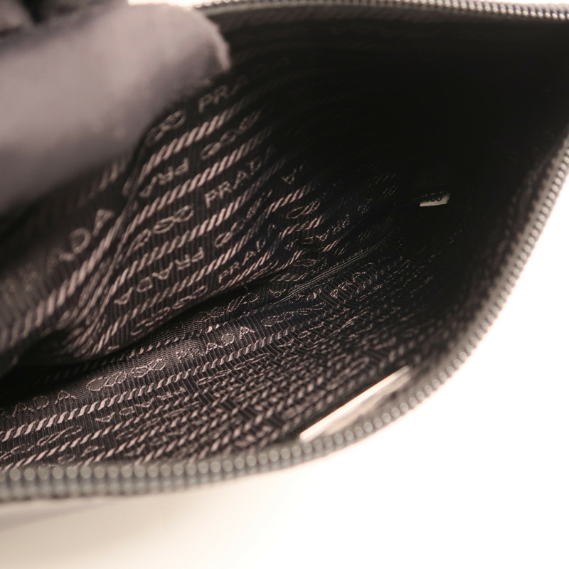PRADA 尼龍Pouch銀扣手拿包-4
