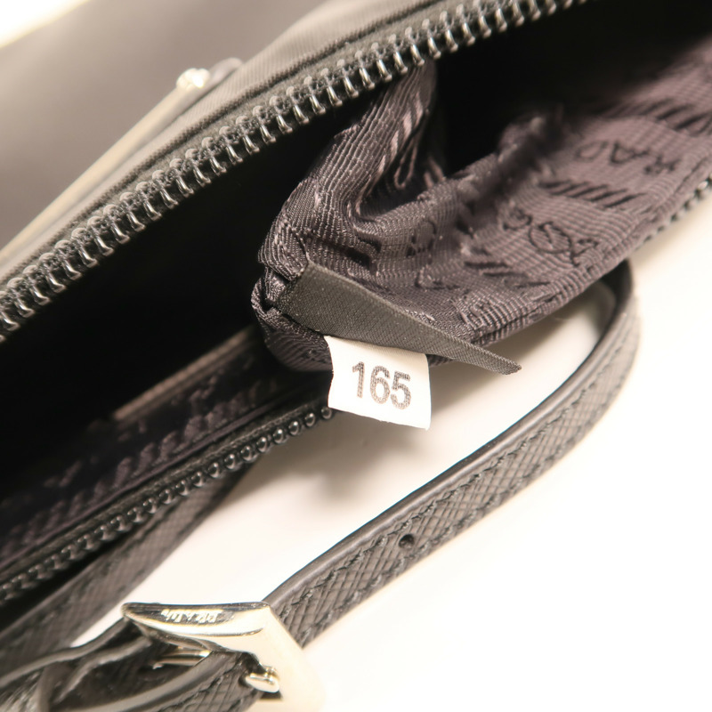 PRADA 尼龍Pouch銀扣手拿包-6