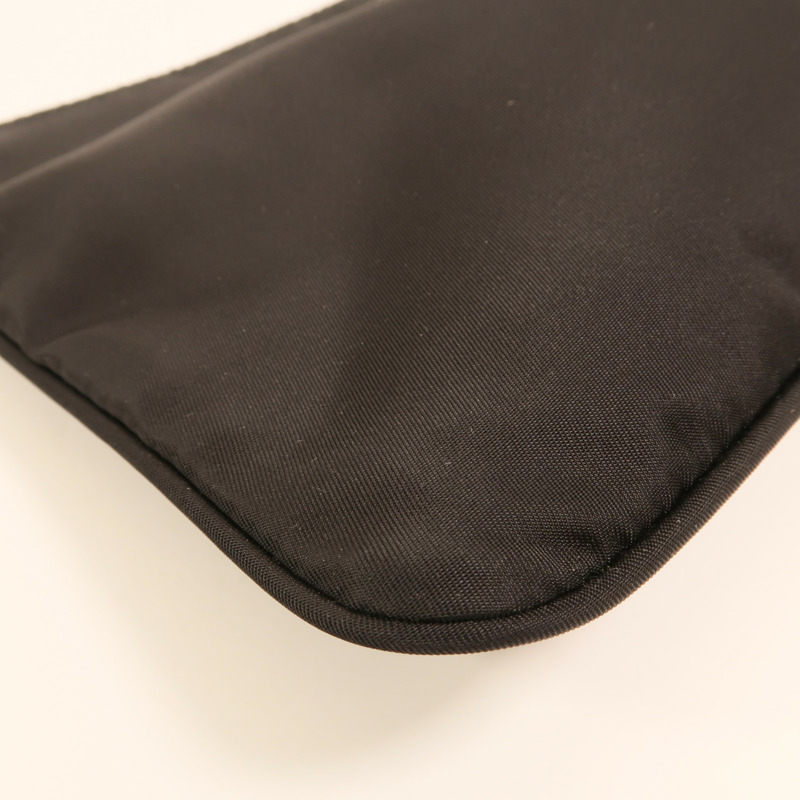 PRADA 尼龍Pouch銀扣手拿包-10