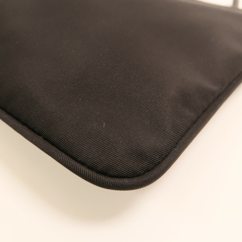 PRADA 尼龍Pouch銀扣手拿包-11