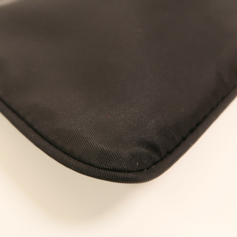 PRADA 尼龍Pouch銀扣手拿包-12