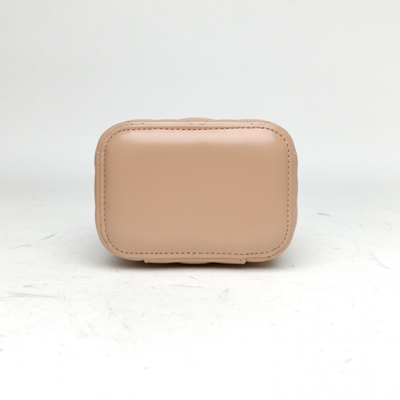 CHANEL 21A方盒子化妝包無鏡子粉色牛皮31開金扣皮穿鏈-3