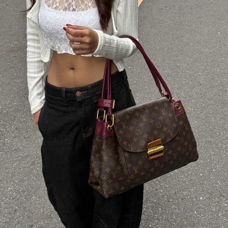 【經典永存🎀】 LV Olympe 經典老花 肩背包 （專櫃價13.6萬）-3