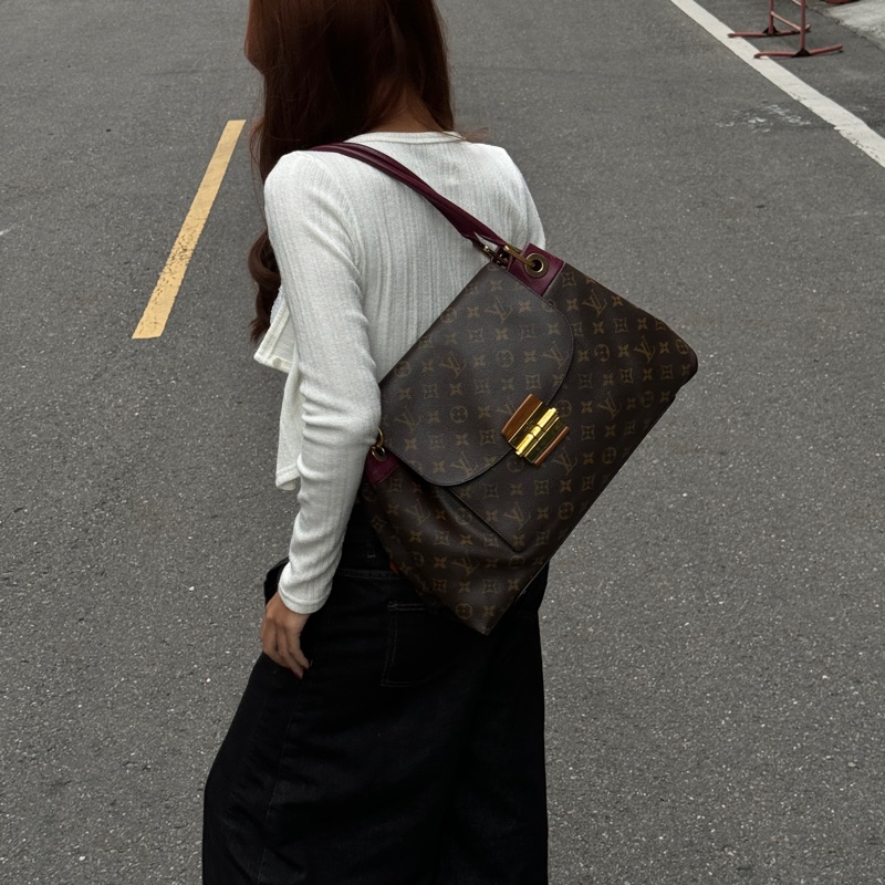 【經典永存🎀】 LV Olympe 經典老花 肩背包 （專櫃價13.6萬）-7