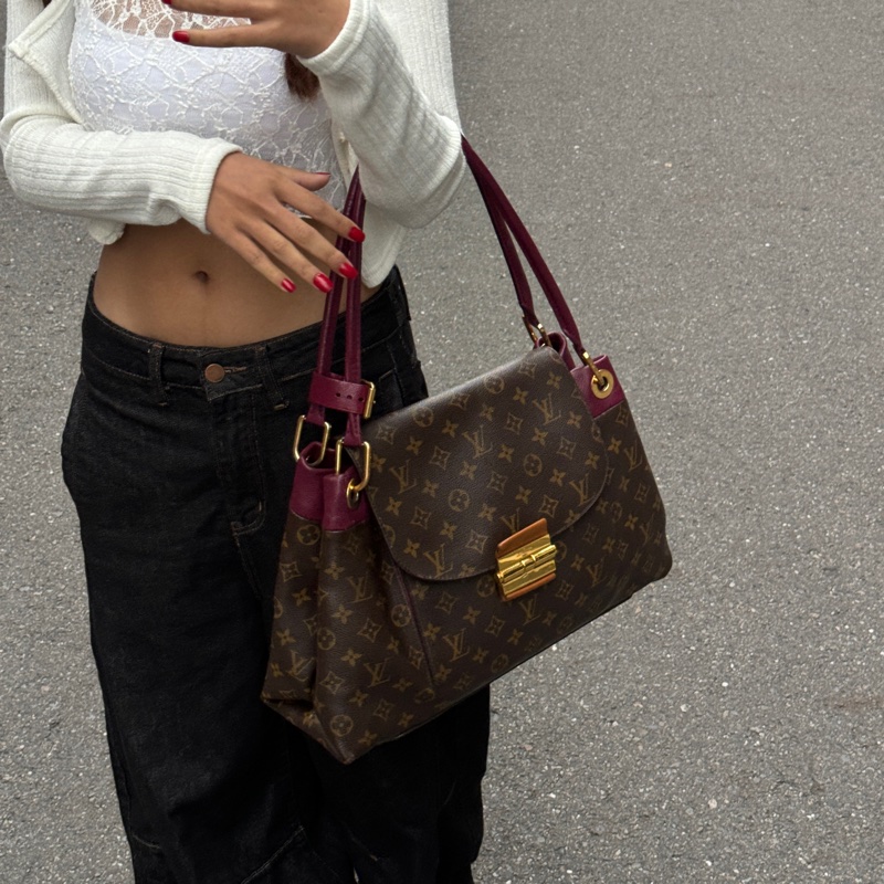 【經典永存🎀】 LV Olympe 經典老花 肩背包 （專櫃價13.6萬）-25