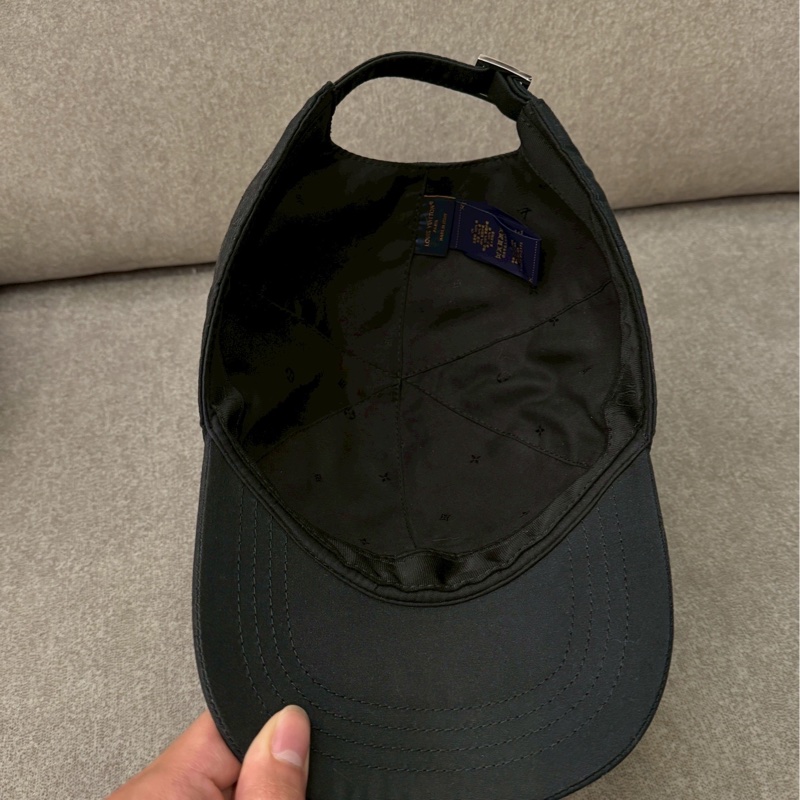 LV新款黑色刺繡帽-2