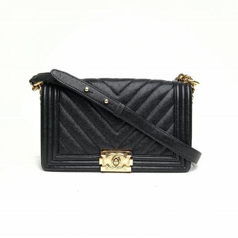 CHANEL Leboy中號黑色牛皮28開金扣V紋