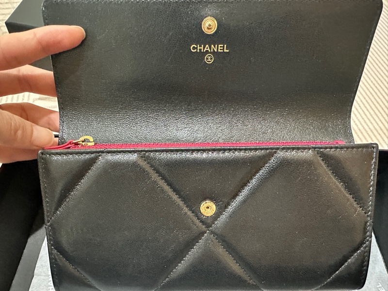 Chanel 19 黑色掀蓋長夾|9成新|經典金銀鏈|附原盒-7