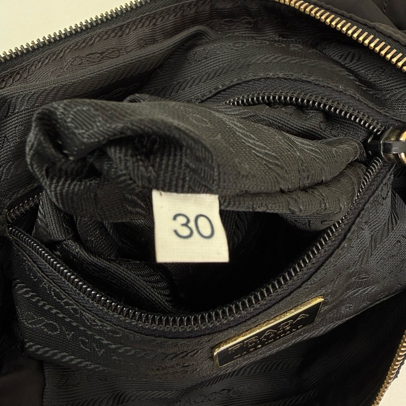 Prada 降落傘鏈條單肩包 黑色 金扣 尺寸：31*25.5*9.5cm-10