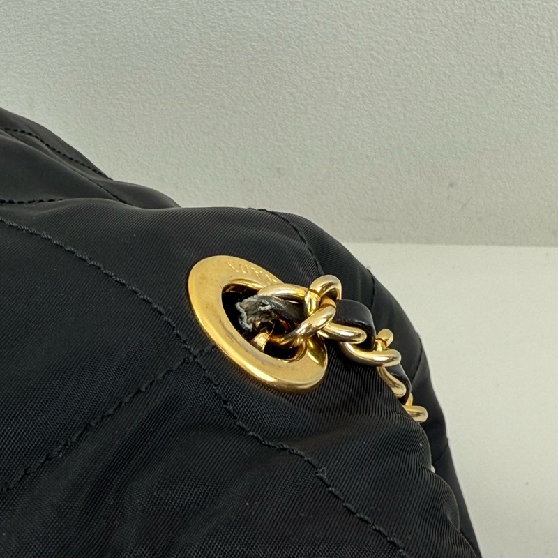 Prada 降落傘鏈條單肩包 黑色 金扣 尺寸：31*25.5*9.5cm-11