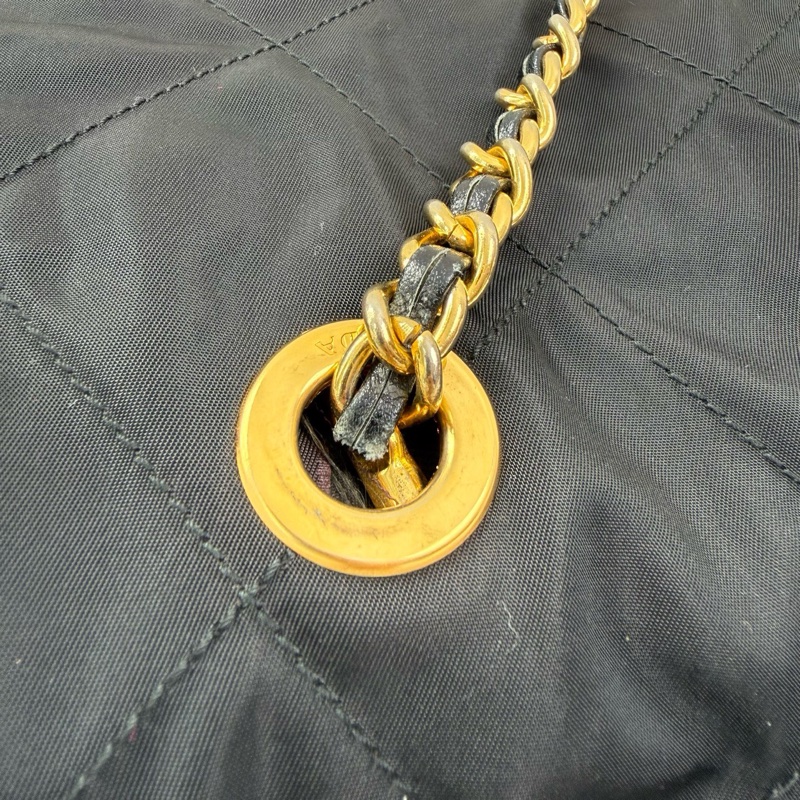 Prada 降落傘鏈條單肩包 黑色 金扣 尺寸：31*25.5*9.5cm-12