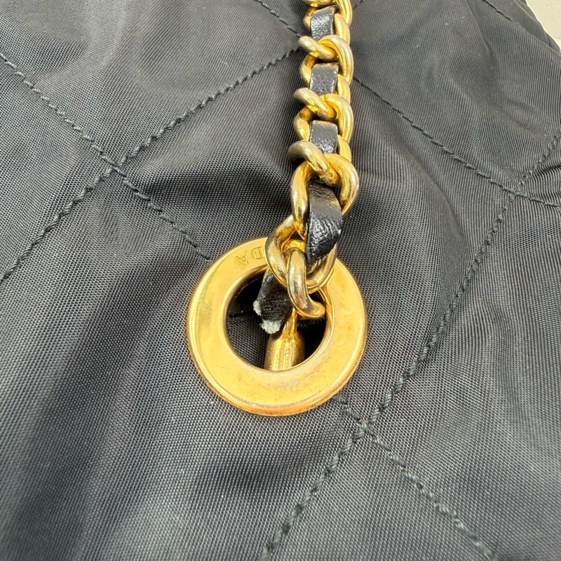 Prada 降落傘鏈條單肩包 黑色 金扣 尺寸：31*25.5*9.5cm-13