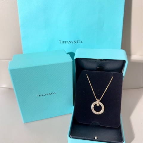 Tiffany蒂芙尼 T系列 T1 18K玫瑰金滿鑽圈形項鍊，中號