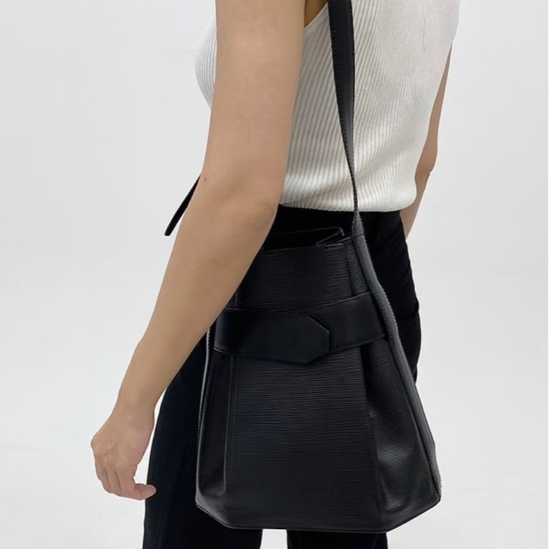 LV 八角水波紋水桶包-2