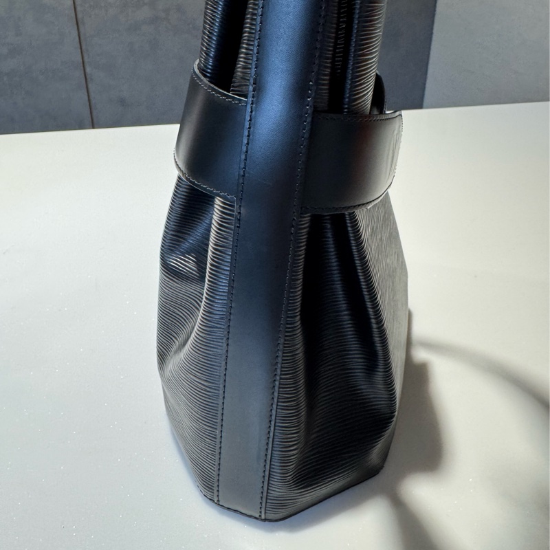 LV 八角水波紋水桶包-5