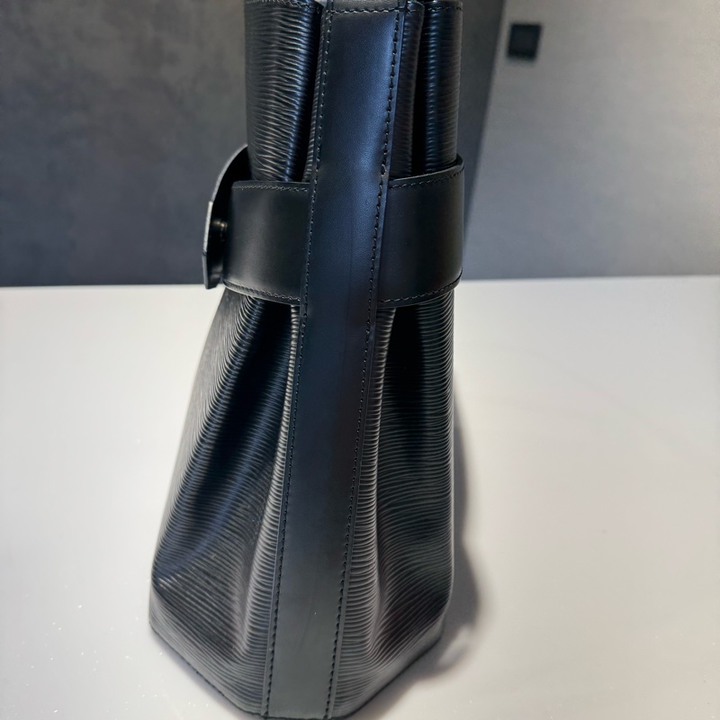 LV 八角水波紋水桶包-6