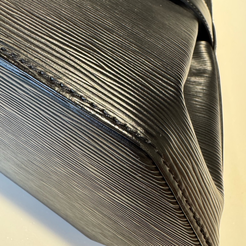 LV 八角水波紋水桶包-8