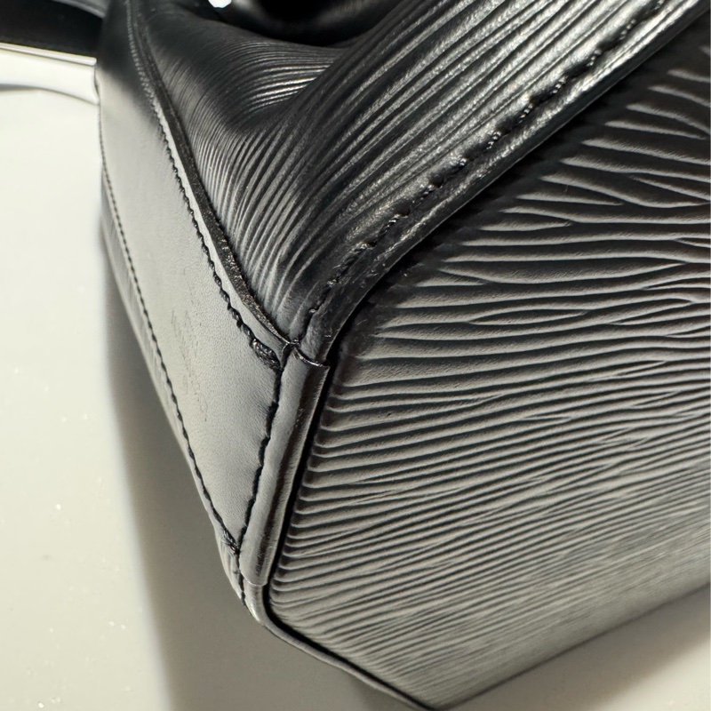 LV 八角水波紋水桶包-10