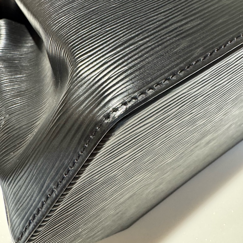 LV 八角水波紋水桶包-11