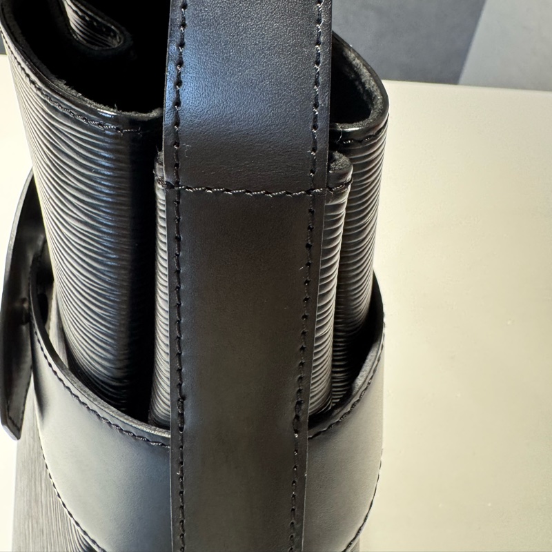 LV 八角水波紋水桶包-16