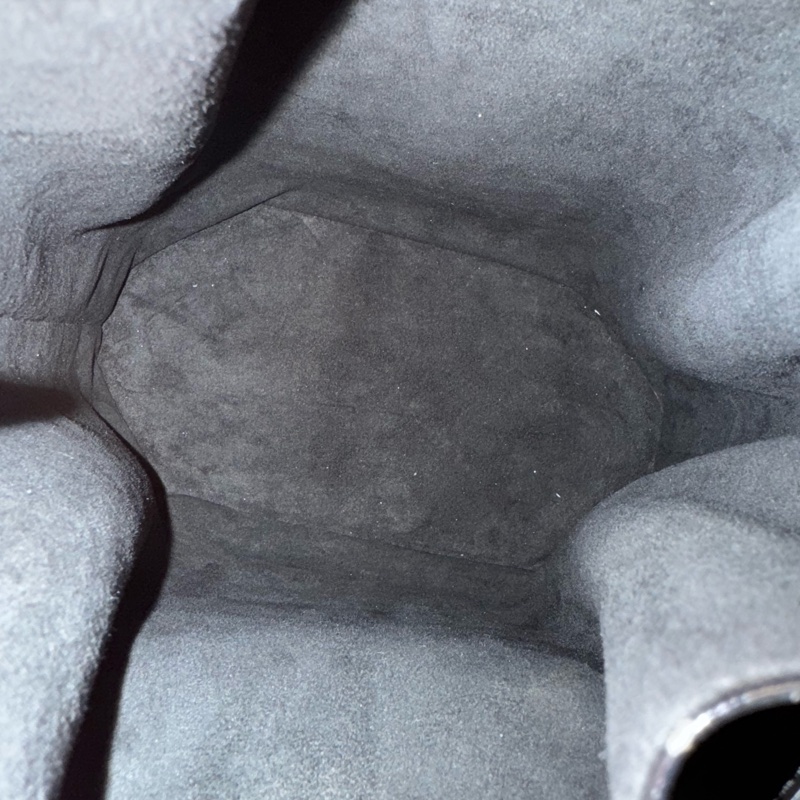 LV 八角水波紋水桶包-19