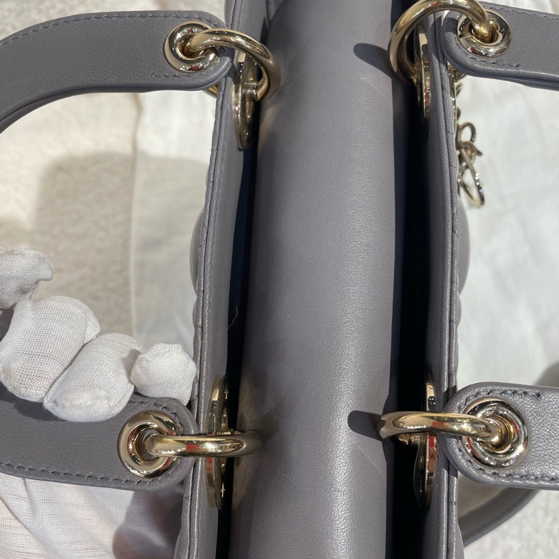 迪奥/Dior 灰色浅金扣 四格戴妃 徽章宽肩带 尺寸:20*17*8 成色好-3