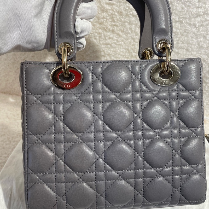 迪奥/Dior 灰色浅金扣 四格戴妃 徽章宽肩带 尺寸:20*17*8 成色好-5