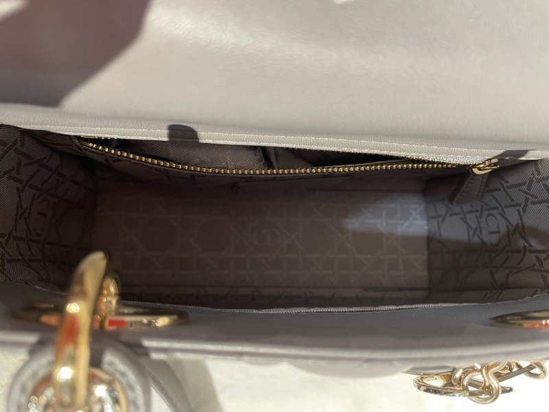 迪奥/Dior 灰色浅金扣 四格戴妃 徽章宽肩带 尺寸:20*17*8 成色好-7