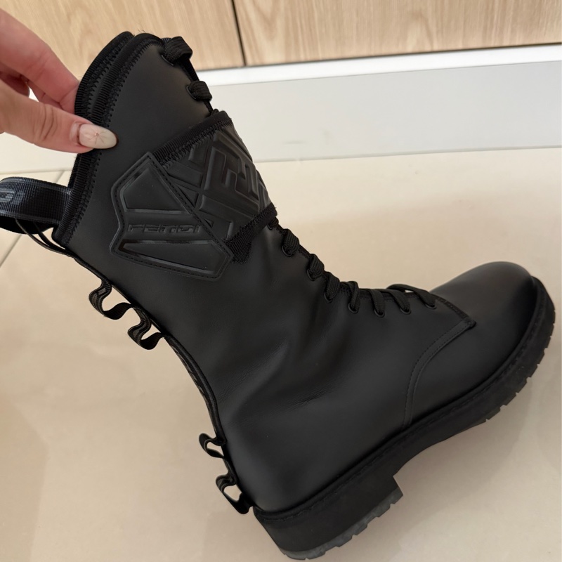 Fendi 壓花側拉鍊牛皮靴子-1