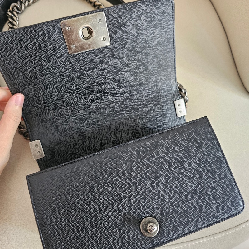 Chanel boy20 黑色荔枝 仿舊銀扣-8