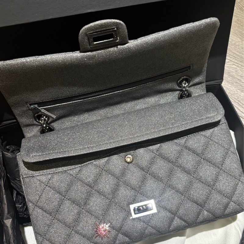 Chanel 2.55 灰星月徽章 中號-1