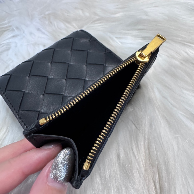 ［ 櫃價$26100 ］BV Small Tri Fold 黑編織三折短夾 晶片款-9