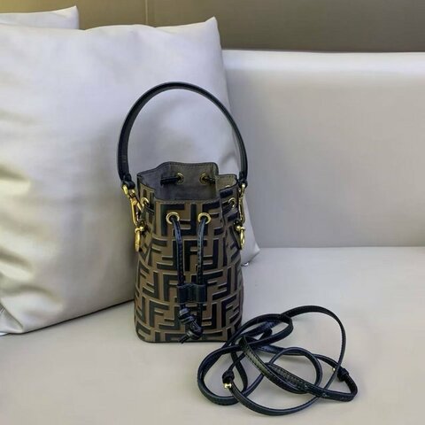 FENDI 棕色經典老花壓紋Mon Tresor 抽繩水桶包12*18*10 99新配件塵袋
