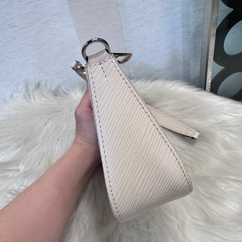 LV Marellini 石英白EPI防刮皮革肩斜背包 晶片款 近全新-6