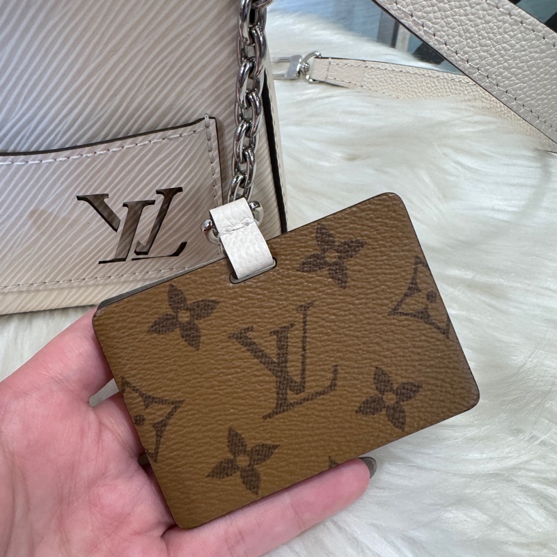 LV Marellini 石英白EPI防刮皮革肩斜背包 晶片款 近全新-9