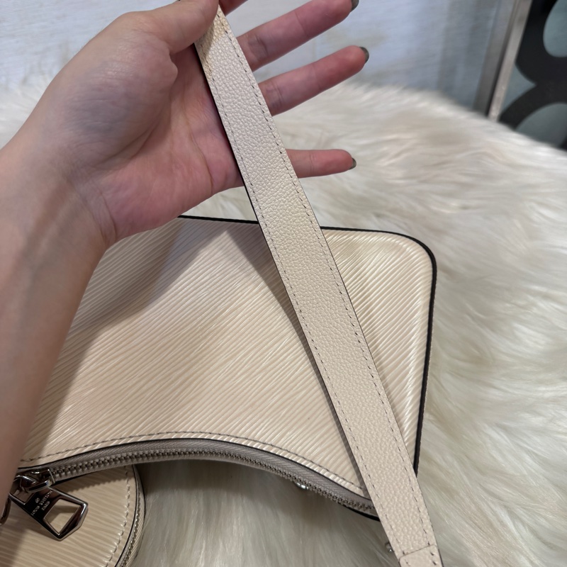 LV Marellini 石英白EPI防刮皮革肩斜背包 晶片款 近全新-11
