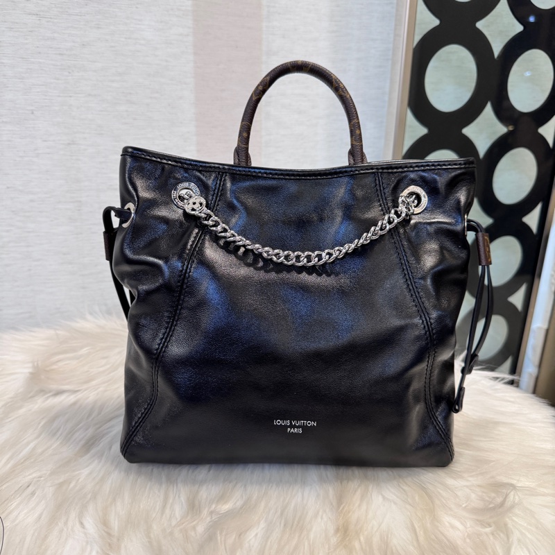 [ 櫃價$124000 ］LV Off Duty Backpack Vibe 黑羊皮束口後背包 新款 近全新-1