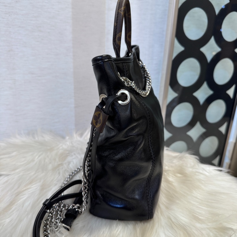 [ 櫃價$124000 ］LV Off Duty Backpack Vibe 黑羊皮束口後背包 新款 近全新-3