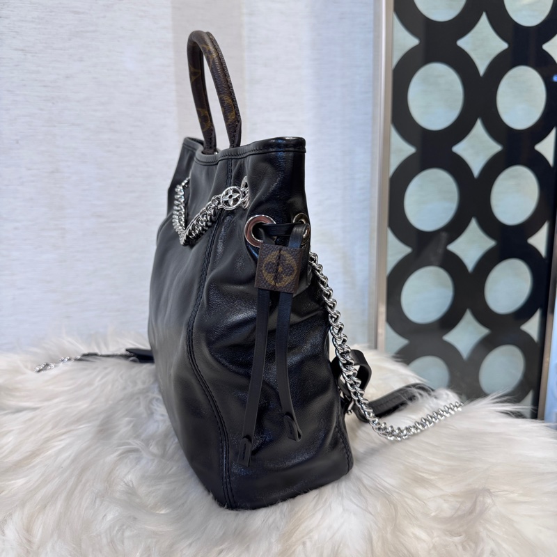 [ 櫃價$124000 ］LV Off Duty Backpack Vibe 黑羊皮束口後背包 新款 近全新-4