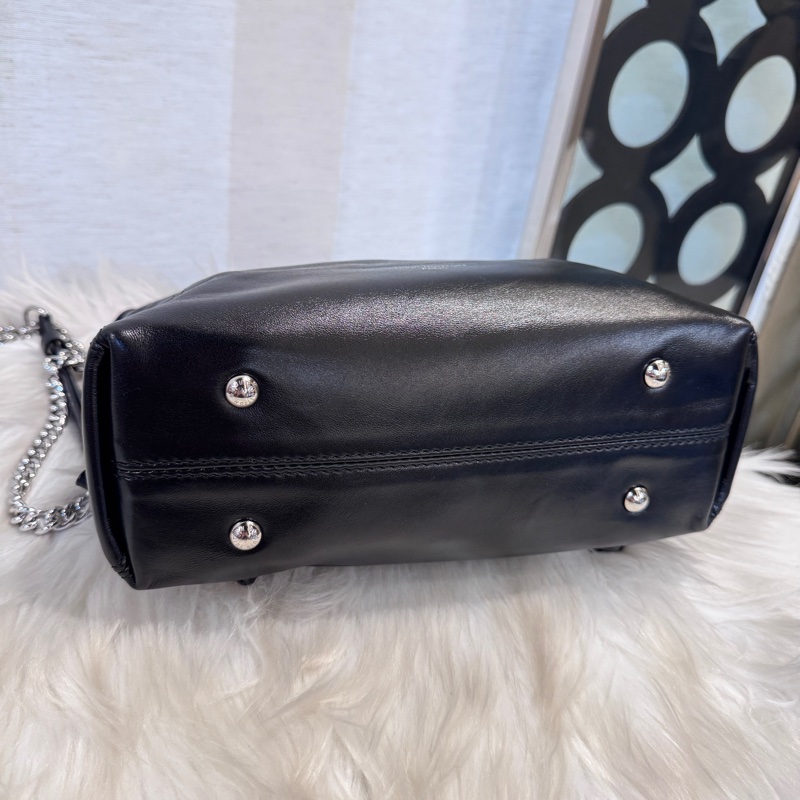 [ 櫃價$124000 ］LV Off Duty Backpack Vibe 黑羊皮束口後背包 新款 近全新-5