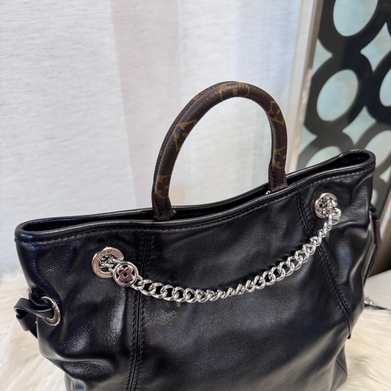 [ 櫃價$124000 ］LV Off Duty Backpack Vibe 黑羊皮束口後背包 新款 近全新-8