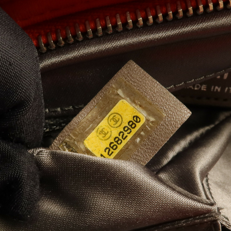 CHANEL 布料Bubble Bag銀扣鏈帶肩背袋-13