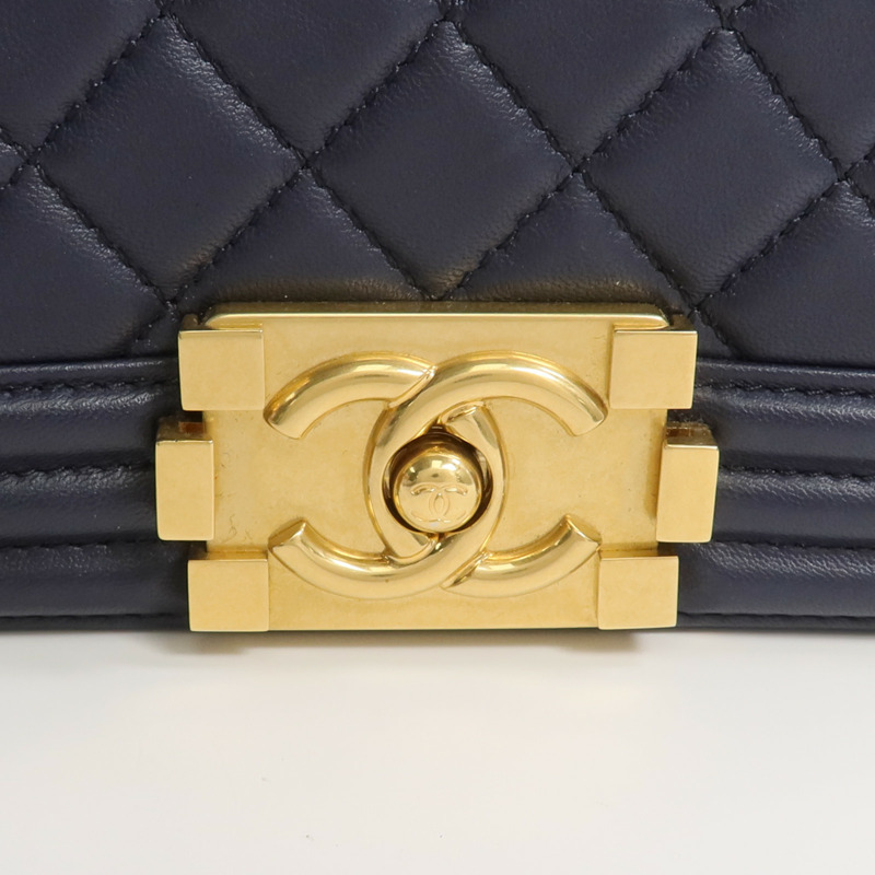 CHANEL 羊皮皮革Boy 25金扣鏈帶肩背袋-10