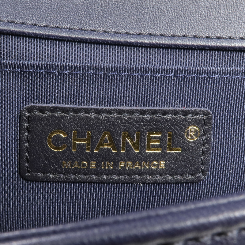 CHANEL 羊皮皮革Boy 25金扣鏈帶肩背袋-14