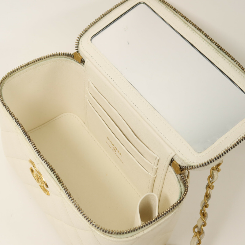 CHANEL 牛皮皮革Vanity Case金扣鏈帶肩背袋-4