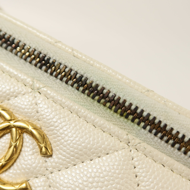 CHANEL 牛皮皮革Vanity Case金扣鏈帶肩背袋-15