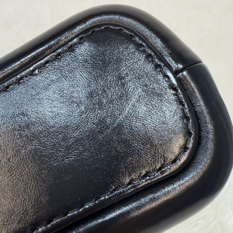 CHANEL A91810 AS0865 gabrielle HOBO 20公分 黑色斜背包流浪包 小號-16