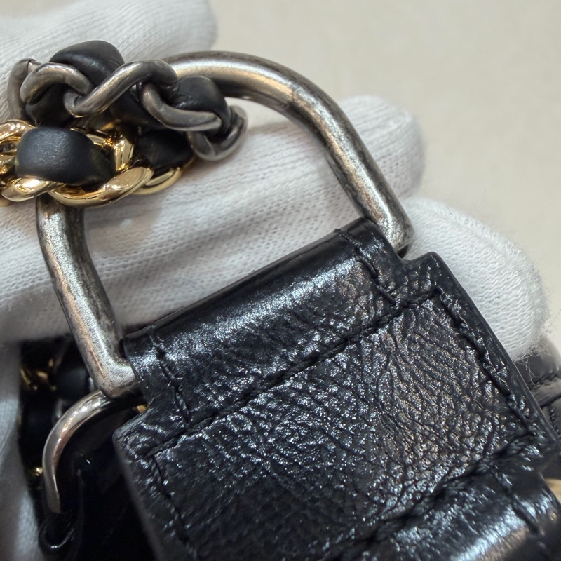 CHANEL A91810 AS0865 gabrielle HOBO 20公分 黑色斜背包流浪包 小號-23