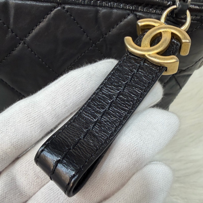 CHANEL A91810 AS0865 gabrielle HOBO 20公分 黑色斜背包流浪包 小號-31